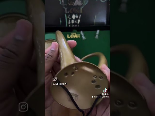 Vídeo relacionado con SalesOne Pendientes Marvel Loki corona y Miss minutes - Set 2 Pendientes Loki - Star Wars regalos - Star Wars Accesorios, Star Wars merchandising oficial