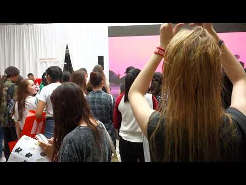 BTS (방탄소년단) POP UP STORE IN PARIS (PART ❻) LOTS OF FRENCH ARMYS 190604 2019.06.04 by Nowayfarer