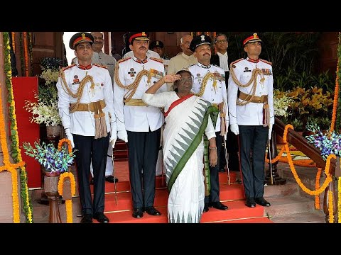 شاهد تنصيب دروبادي مورمو أول رئيسة للهند من أصول قبلية