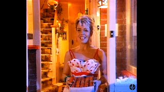 Kim Wilde - Rockin' Around The Christmas Tree (feat. Mel Smith) 1987