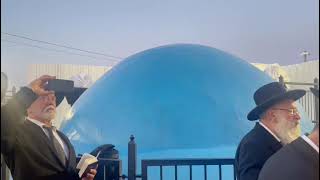 הדלקת 45 נרות במעמד ההדלקה במירון לזכר הנספים - התמונה מוצגת ישירות מתוך אתר האינטרנט יוטיוב. זכויות היוצרים בתמונה שייכות ליוצרה. קישור קרדיט למקור התוכן נמצא בתוך דף הסרטון