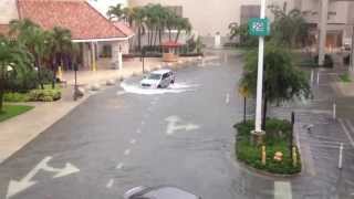 preview picture of video 'Flooding in Aventura mall'