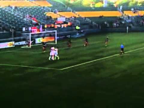 Samantha Mewis scores against Chicago