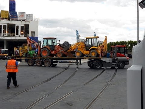 Muletti al porto di Palermo con EuroCargo Roma e Tirrenia