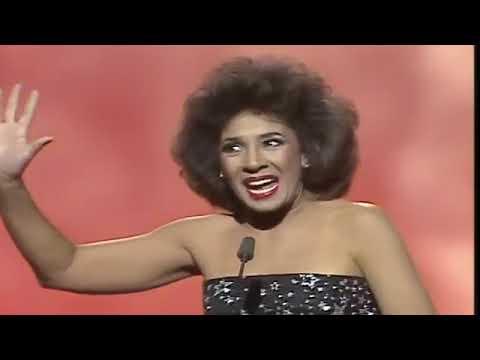 There's No Place Like London - Shirley Bassey (Royal Variety 1987, co-written by Lynsey de Paul)