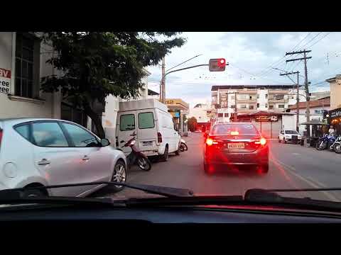 Tarde dourada em Visconde do Rio Branco MG — Rolê urbano cheio de vida!