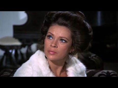 04 Lady in fur coat in MISSION IMPOSSIBLE