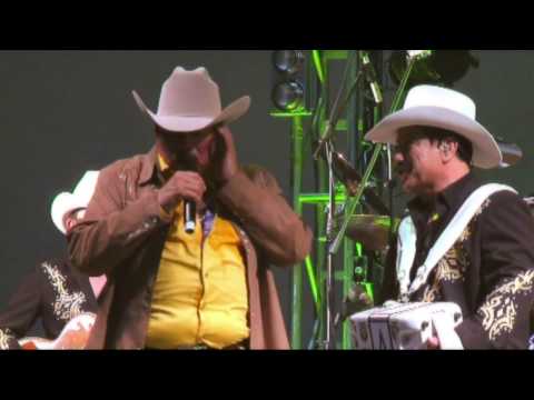 Los Invasores de Nuevo León 'El Reencuentro' Vol 1 en Vivo - Amor A La Ligera ( Video Oficial )