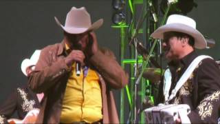 Los Invasores de Nuevo León &#39;El Reencuentro&#39; Vol 1 en Vivo - Amor A La Ligera ( Video Oficial )