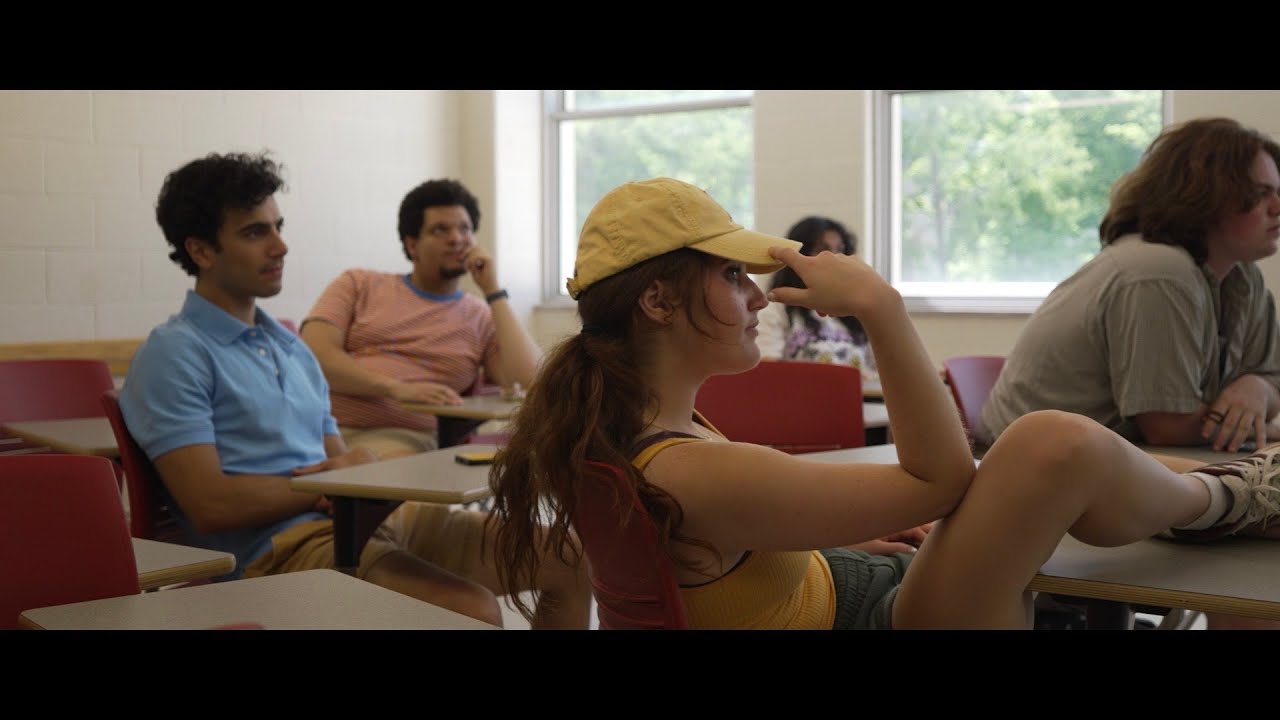 Miniature de la vidéo Official Trailer du film Saving Ava