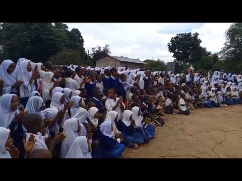 SMAINA NA WANAFUNZI SHULE YA MSINGI TANDALA