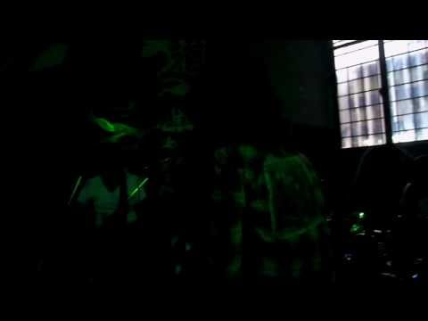 Fallaz De Evoluzion- En Vivo Ratonera not dead - Nazi muerto punk contento (Asto Pituak)