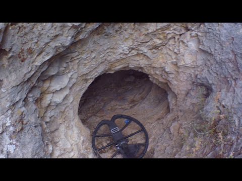 Kayalıktaki Açılan Define Kasasını Arama Anı !!!