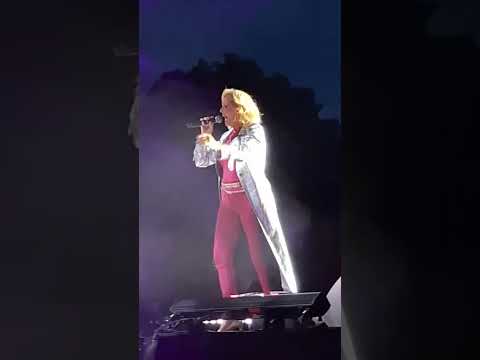 Hviezdna Helena Vondráčková má odkaz pre našich čitateľov! ???? Akú pesničku od nej máte najradšej?