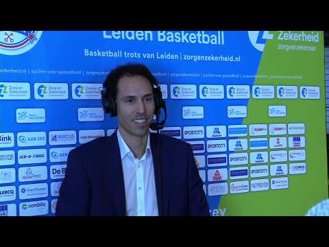 20191204 ZZ Leiden - Leeuwarden, gesprek met de coaches