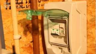 Instructievideo: Aansluiten zonne-energiesysteem op de meterkast (vrije groep in eigen zekeringkast)
