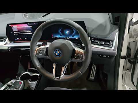 BMW iX1 30 M SPORT X-DRIVE AUTOMATIC **ONE OWNER / - Image 2