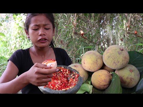Wow! Mouth watering Watch her eat Santol fruit with bitter spicy salt peppers