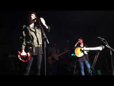 Tegan and Sara - banter about Superstar @ Theaterfabrik, Munich (31 Oct 2013)