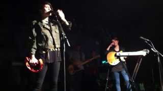 Tegan and Sara - banter about Superstar @ Theaterfabrik, Munich (31 Oct 2013)