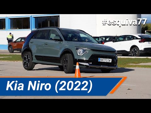 Kia Niro 2023 – Maniobra de esquiva (moose test) y eslalon | km77.com