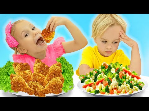 Chris lernt, Essen zu teilen und so zu tun, als würde er Spielzeugessen kochen