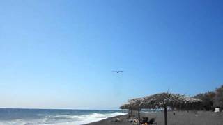 preview picture of video 'Kamari beach,Santorini,Airplanes low pass 3'