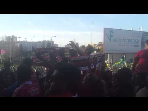 Recepção benfiquista à claque do SCP (2013-04-21)