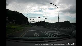 [分享] 闖紅燈轉角遇到愛