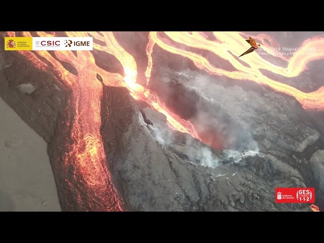 01/11/2021 Tubos lávicos de la ladera del cono. Erupción La Palma IGME-CSIC