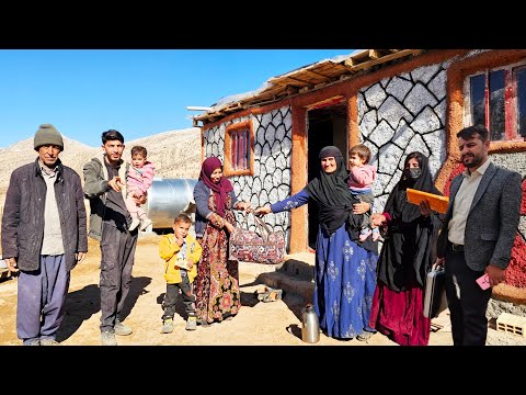 A grandmother meets her imprisoned daughter, Pari; her stepson, Mohammad, talks with a lawyer.