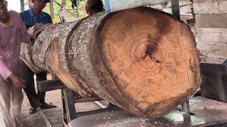 Using a Sawmill Machine to Saw 2x20 Wooden Boards