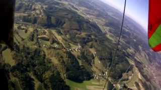 preview picture of video 'Bird world in autumn thermals - hang gliding 2011'