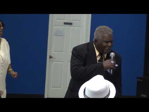 00009     The Legendary Robert Ross & The Gospel Truth