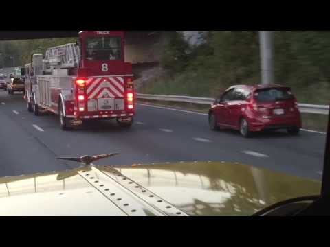 Feuerwehrauto biegt ab