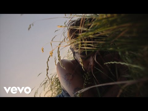 Beabadoobee - Sun Has Set (Official Music Video)