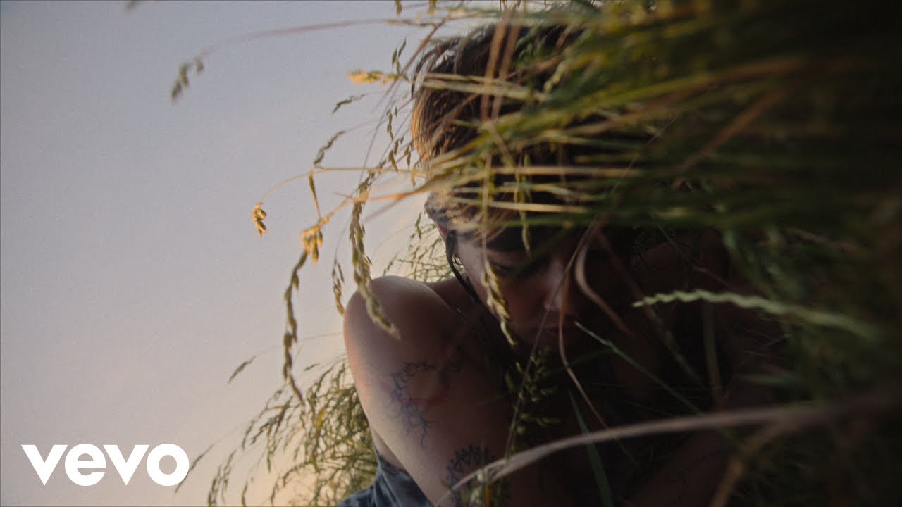 Beabadoobee - Sun Has Set (Official Music Video) - YouTube