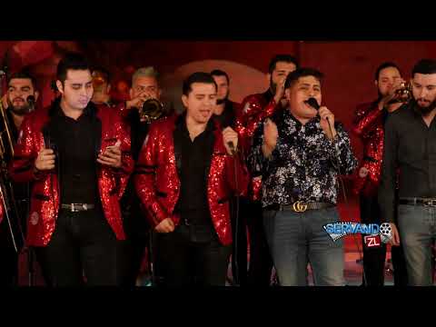 Los Desvelados Ft. La Decima Banda - Critiquenme (En Vivo 2019)