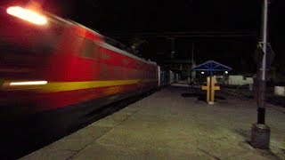 preview picture of video 'First Time !! Gorakhpur Humsafar Express Thrashes Phaphund at 130 kmph || BLAZING NCR'