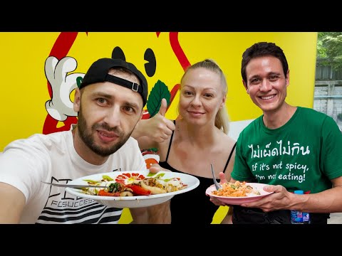 We ate at HOME at MARK WIENS! We tried the HOUSE SPECIALITY 🇹🇭 🌶