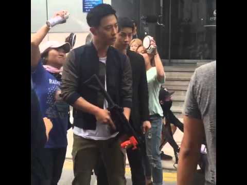 [VIDEO] 150715 Song Joong Ki (송중기) Descendants of The Sun BTS Part 1