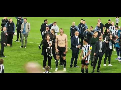 jacob murphy trying to get Dan burn to do the dance 🤣🤣🤣 #nufc ‎@NUFC 