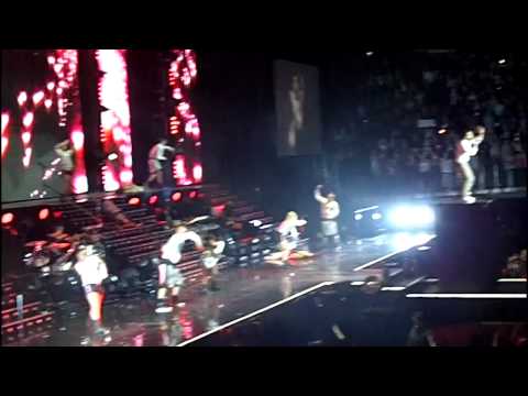 Matt Cardle Sings Firework @ O2