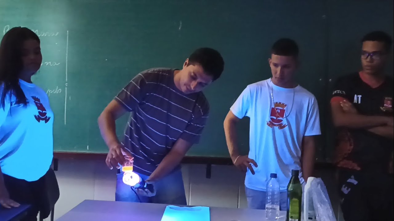 Experiência: Vendo aquilo que não se vê utilizando a luz negra!!! (2023) #ultravioleta #luz #física