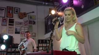 Broods - Four Walls (Acoustic) LIVE HD (2016) Long Beach Fingerprints Music