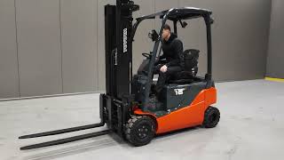 Chariot &eacute;l&eacute;vateur &eacute;lectrique Toyota 8FBM16T | Image 4 - Machineryline