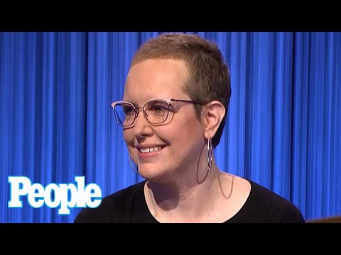 'Jeopardy!' Champ Christine Whelchel Ditches Her Wig to "Normalize What Cancer Recovery" | PEOPLE