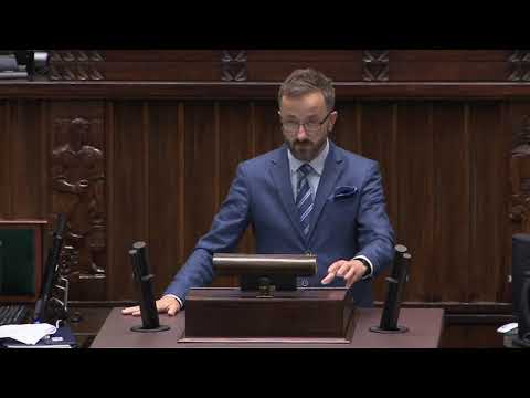 Krzysztof Piątkowski przedstawia uchwałę ku czci Jana Kowalewskiego