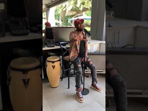 VUSI NOVA - LIVE NOMATHEMBA