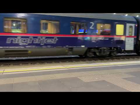 Wien Hauptbahnhof / Baureihe 2070 mit Verschub/Rangiergarnitur am 18..02.2022